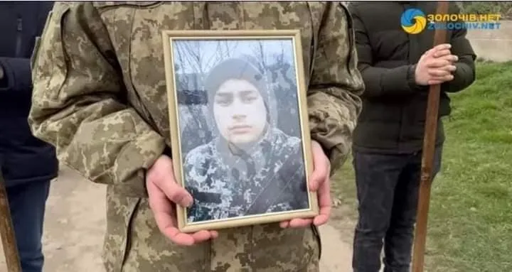 “Сьогодні ми ховаємо воїна, Героя, захисника України, який прожив неповних 19 років і віддав життя за кожного з нас…