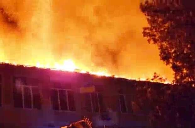 Школу на Одещині охопило полум’я, злетілися рятувальники: з’явилося відео та деталі НП