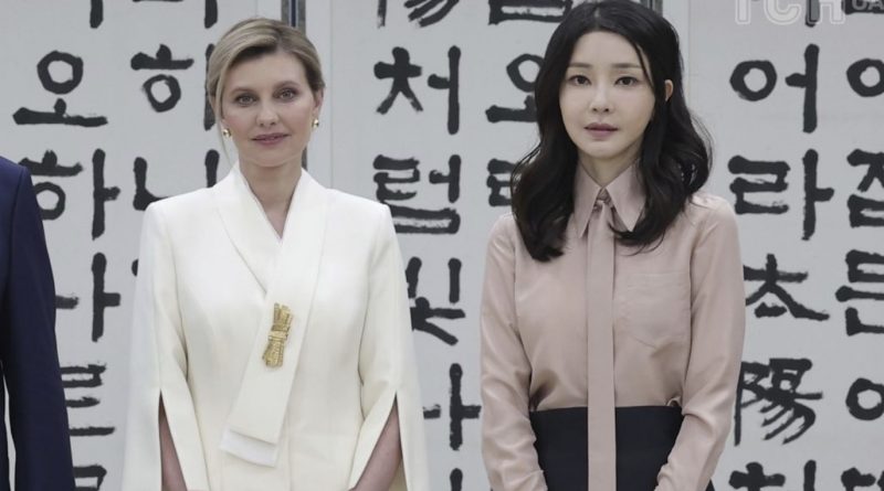 50-річна перша леді Південної Кореї приголомшила молодим виглядом на зустрічі з Оленою Зеленською