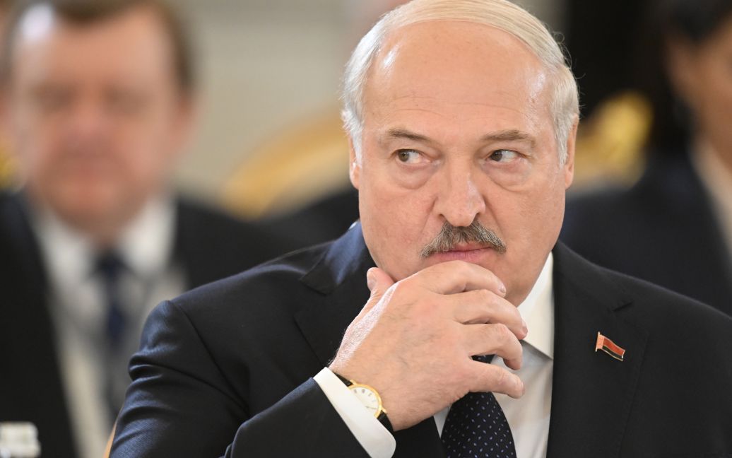 Лукашенко привів армію у повну бойову активність: що відбувається