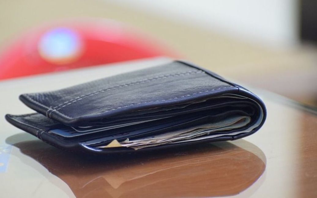 У Польщі чоловік знайшов гаманець, повний грошей, і тепер може сісти за це до в’язниці