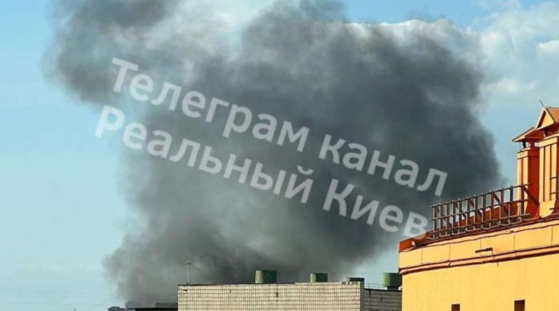 У Києві спалахнула масштабна пожежа: над багатоповерхівками здійнявся чорний дим…(фото)