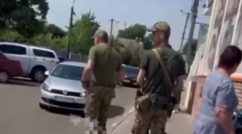 На Одещині військком влаштував стрілянину на ринку, намагаючись вручити повістку: що заrрожує співробітнику ТЦК
