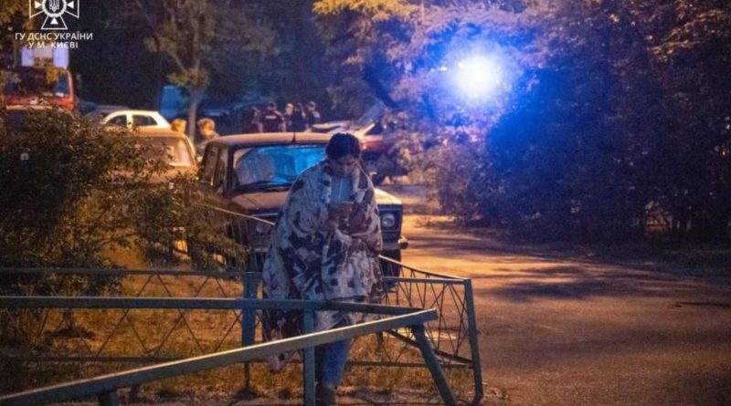 П’яний охоронець зачинився сам і більше нікого не впускав: мешканці – про трагедію біля укриття у Києві