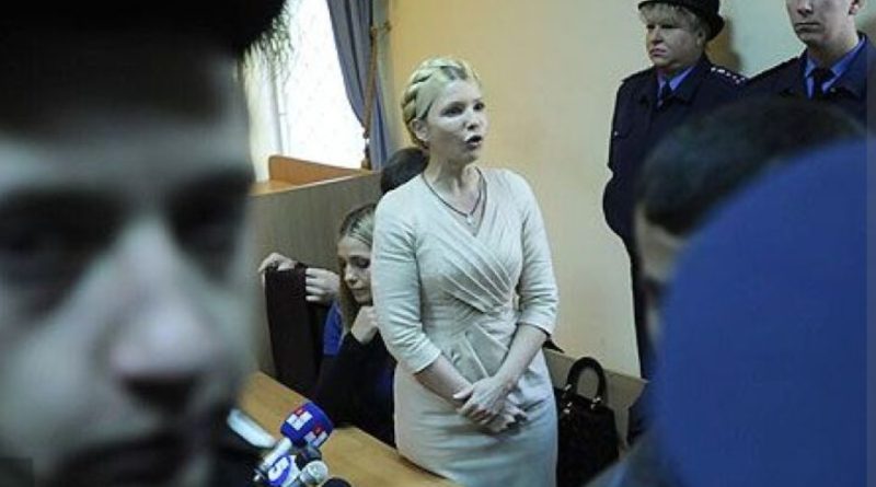 Прийшов час і до неї: Махінації на 206 млн грн. Тимошенко з нардепами прийшла до суду брати на поруки фігуранта “газової” схеми