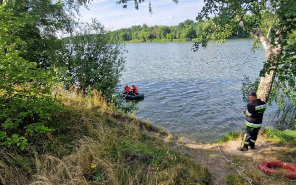 Тіло виявили за 12 метрів від берега: на Київщині у річці Рось вт0nuвся 9-річний хлопчик…