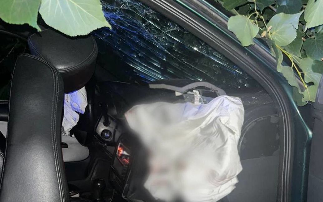 Жахлива ДТП! На Київщині п’яний водій протаранив дерево – загuнула дворічна дитина