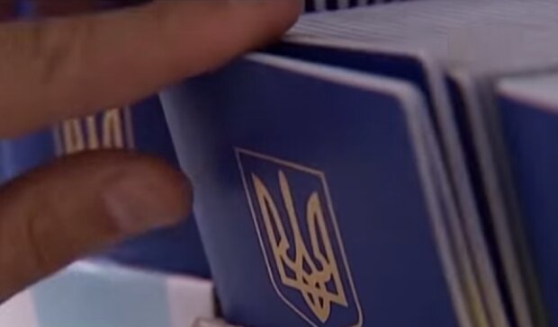 Треба встигнути до 1 серпня: в МВС попередили українців щодо паспортів