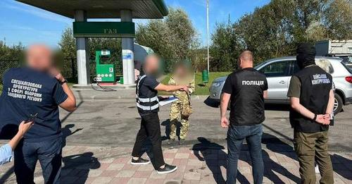 На Львівщині офіцерку військкомату оштрафували на 51 000 грн за 17 000 доларів ха6ара.