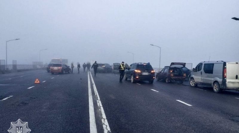 У Львові сталася масова аварія: зіштовхнулося близько 25 автомобілів