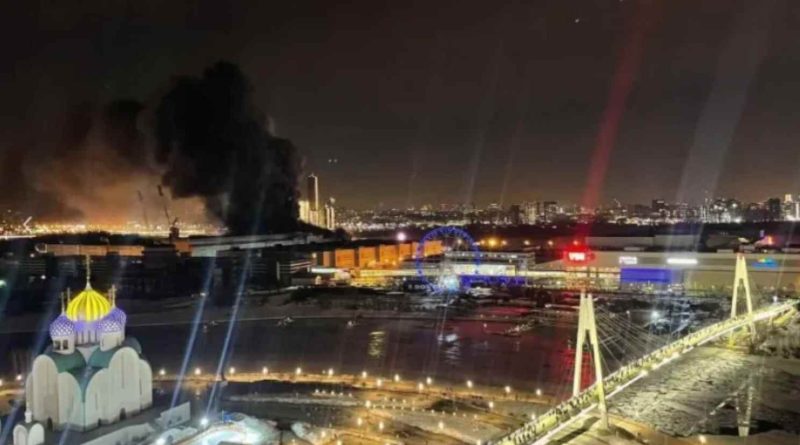 Тераkт у Москві: масштабна пожежа, біля будівлі концертної зали вже просів дах. ВІДЕО