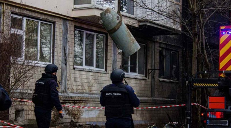 РФ атакувала Київ ракетами: де впали уламки і які наслідки