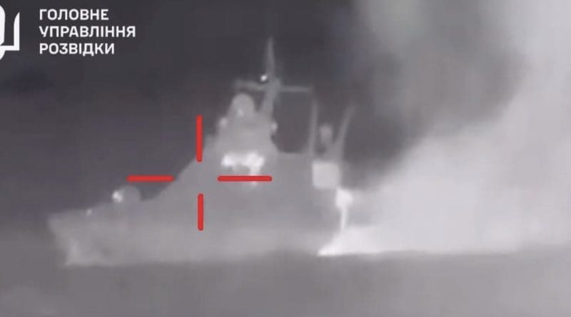 Підрив російського “Сергія Котова”: ГУР показало нове відео, як дрони “роздерли” корабель
