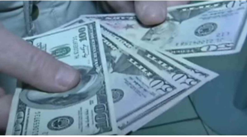 Українців чекає зміна курсу валют: в обмінниках готуються перераховувати долар вже в квітні