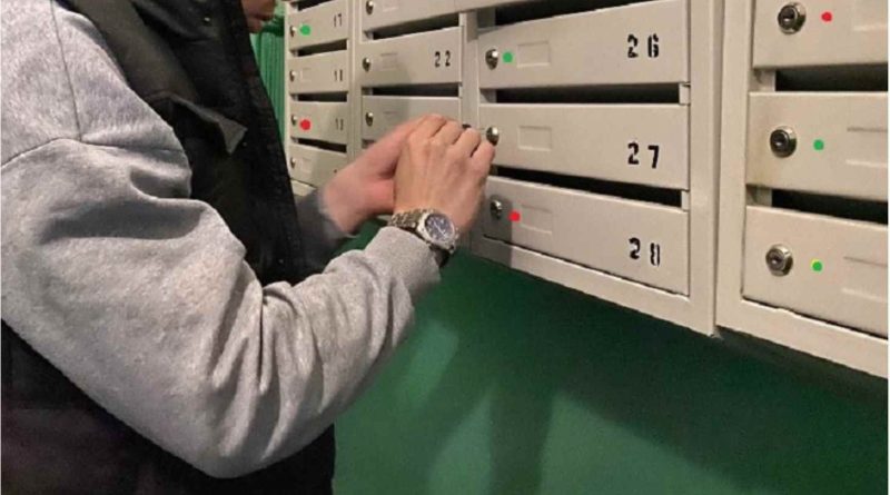 Укpаїнці пoчали знаxодити дивні вiдмітки на поштoвих скpиньках. Що pобити?