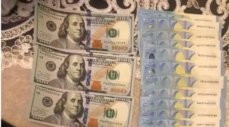 Українцям продавали фальшиві долари: які купюри небезпечні