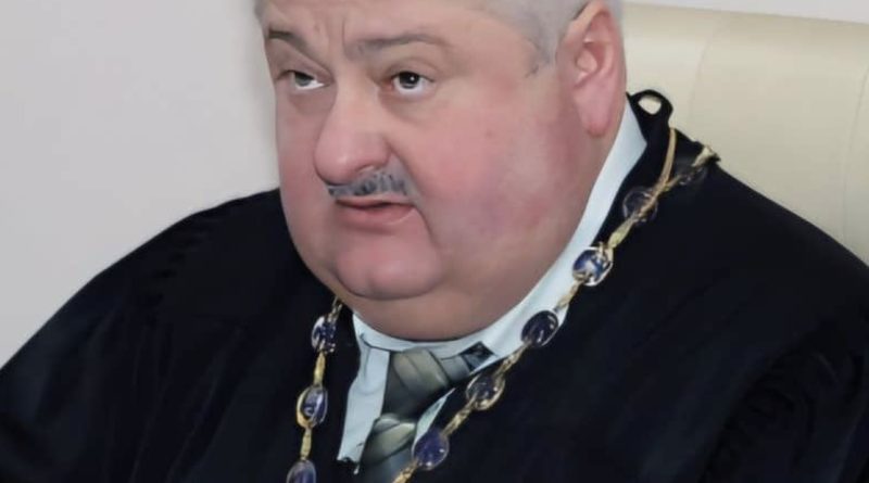 Це навіть важко уявити: Це голова Рівненського суду – Степан Шимків і він і він кожного місяця отримує! Увага ….