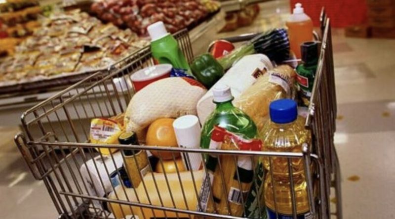 Українські пенсіонери зможуть купувати продукти зі знижкою 20%: що треба зробити