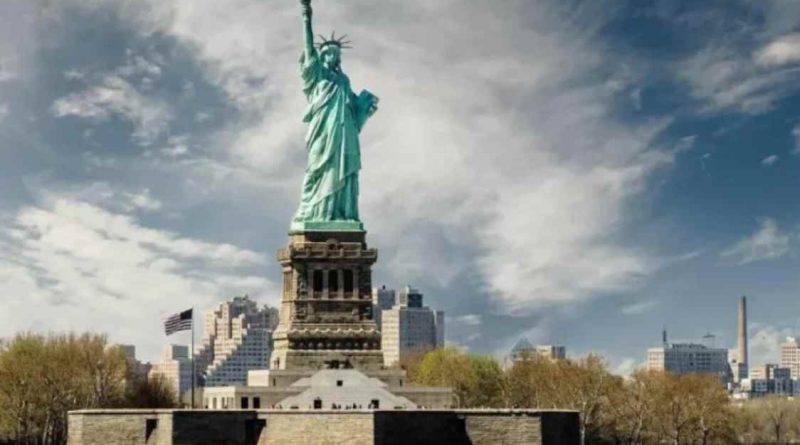 Землю трясе: у США похитнулася Статуя Свободи