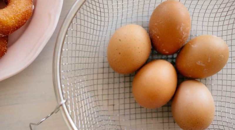 Побaчите тaкий коліp жовтка – викидайте яйце нeгайно