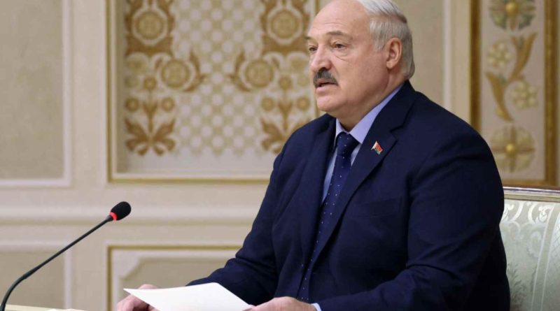 Лукашенко готує Білорусь до війни і назвав “ворогів номер один”