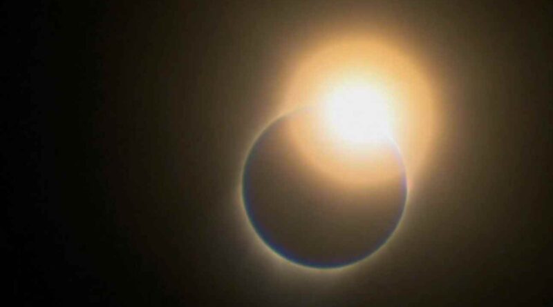 Повне сонячне затемнення 8 квітня: астрологиня прогнозує “падіння імперій” та “революцію”