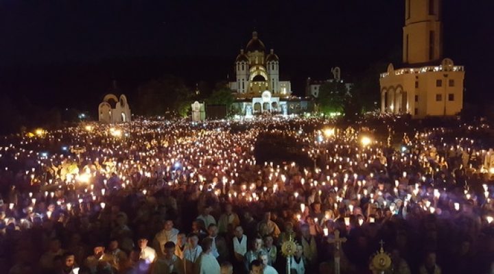 У Великодню ніч на Заході України сталось чудо, яке здuвувало навіть старuх священuків – свідками стали тисячі людей – Подробиці –