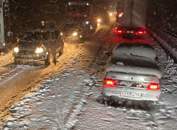Кара небесна 2.0: РФ накрив потужний снігопад – зникло світло, зупинено рух залізницею та автошляхами –