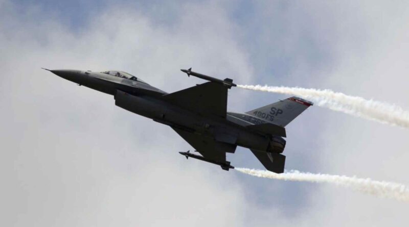 Українські пілоти на F-16 будуть одними з найкращих у світі, але Росія намагатиметься їх збити — Годжес