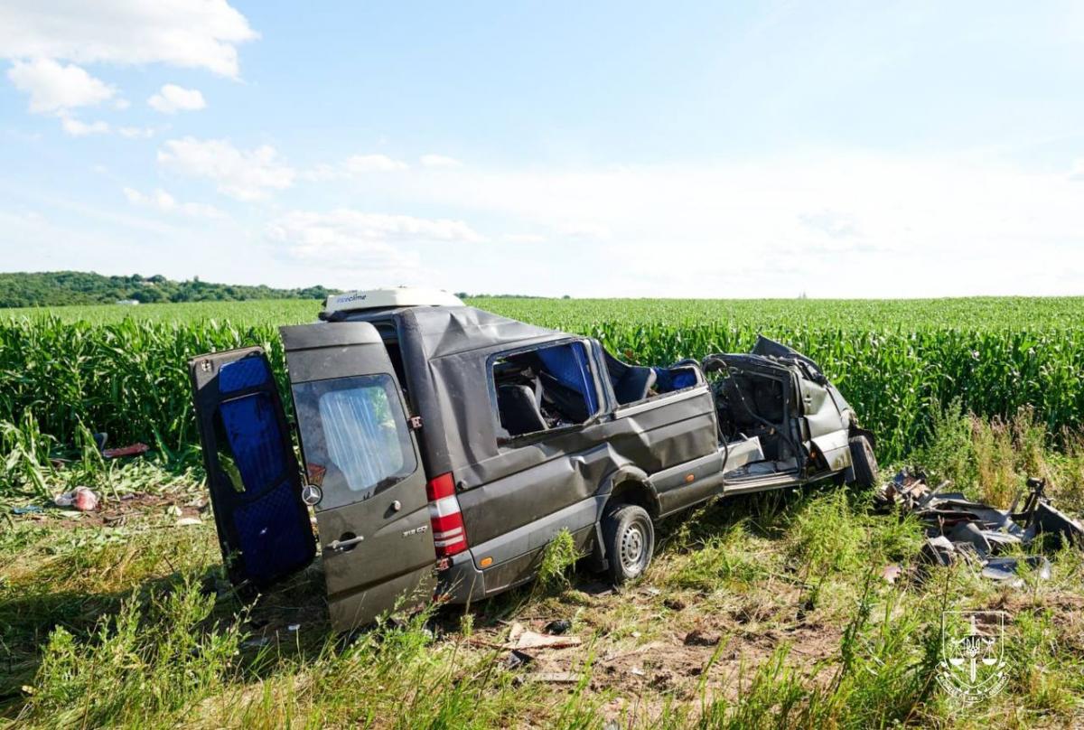 Стали відомі подробиці масштабної ДТП в Рівненській області (фото, відео)