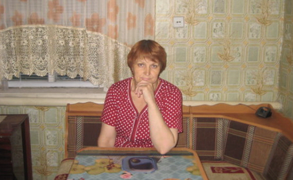 – Знаєш, мам, – зам’ялася Христина, – не хотіла тобі говорити … Але я не можу спокійно дивитися, як тебе обманюють! – Ти про що? – відволіклася від серіалу Марина. – Хто мене обманює? – Твій новий чоловік! – заявила дівчина і завмерла в очікуванні реакції від матері…