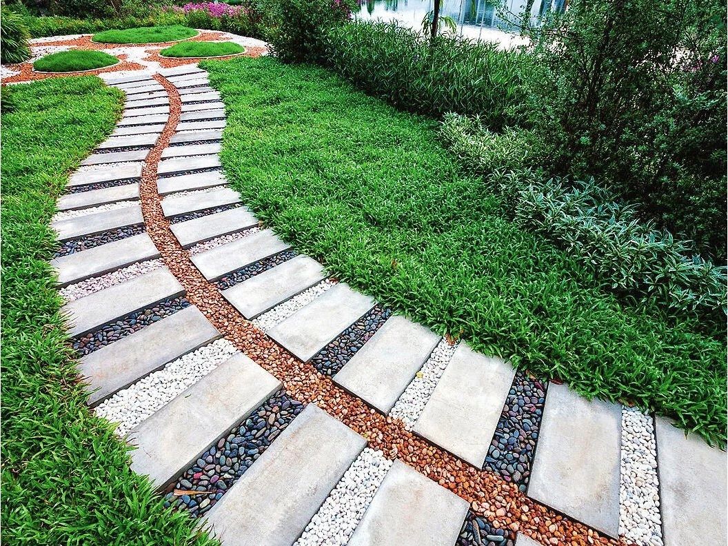 — О! – Віра розсміялася. – Це бабусин код. Бачиш, три хрестики? Значить, тісто має підходити тричі. А ці закарлючки – вона так відзначала, для якого настрою який пиріг. — Для настрою? — Ну так. Ось цей, з маком – від безсоння. Цей, із вишнею – для важливих розмов. А ось цей… – Віра запнулася, – цей вона пекла востаннє