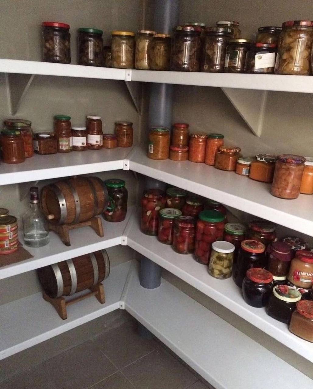 – Що ви, я з вас жодної гривні не візьму! Ви собаку утримуватимете, ми годуватимемо. А вам дякую, що прихистили його, – жінка погладила Пірата по голові й почухала за вухом. – Якби не ви, на вулиці б опинився.