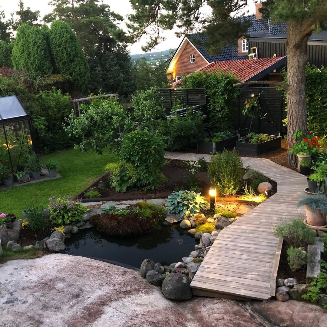 Юра набирав номер матері знову і знову, але йому відповідали холодно, незмінно: «Номер більше не обслуговується.» Він не дзвонив їй два роки. Дружина поставила перед вибором – вона чи мама. І він вибрав дружину